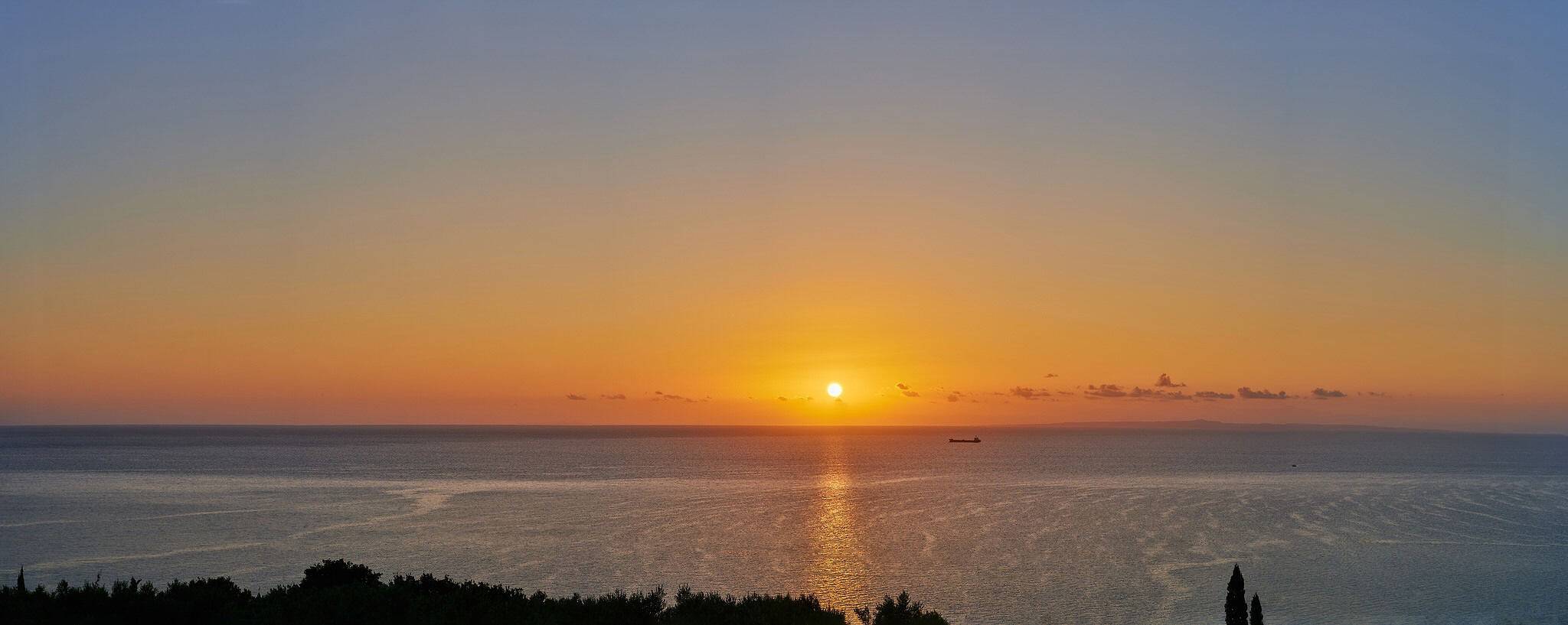 Entire apartment, Apartment 'Pelagaki Sunrise 2 Bedrooms' with Sea View, Wi-Fi and Air Conditioning in Zakynthos