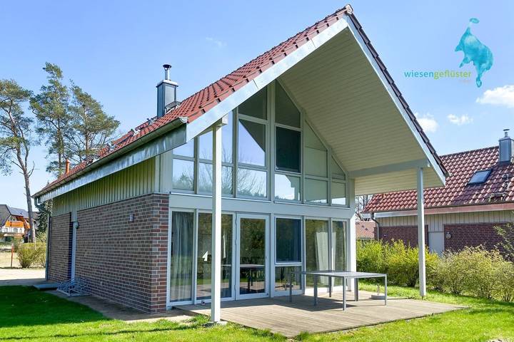 Ferienhaus für 8 Personen, mit Sauna und Garten sowie Ausblick, mit Haustier an der Müritz