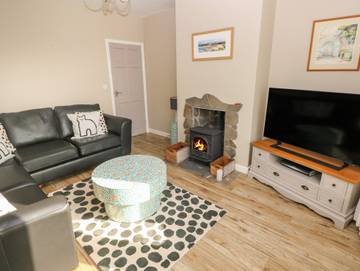 Log Cabin for 6 People in Tenby, Pembrokeshire, Photo 3