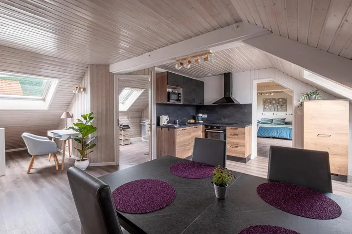 Apartamento de vacaciones para 4 personas, con terraza además de vistas y jardín - 1