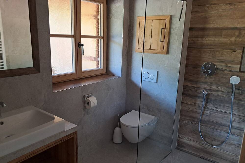 Entire apartment, Vacation apartment 1 Servus Neu - Guesthouse Becher, Kreuth-Point in Kreuth, Bavarian Alps