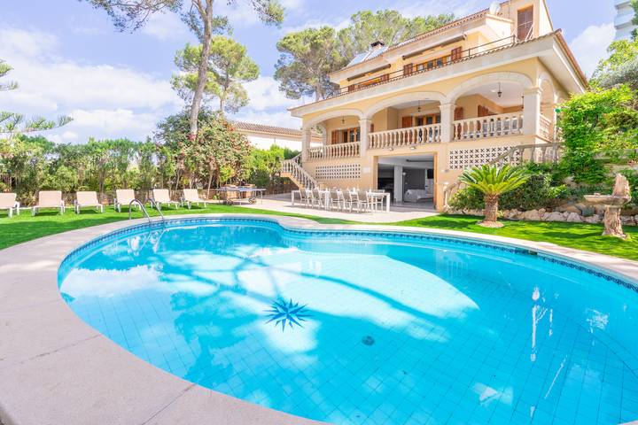 Finca für 12 Personen, mit Balkon und Terrasse sowie Garten in El Arenal