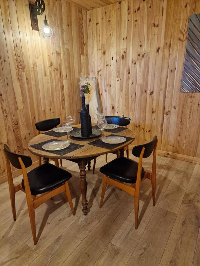Appartement entier, Gîte l'Enclos Ô rendez-vous Roquefeuil-Pays de sault- avec jardin in Roquefeuil, Région de Limoux