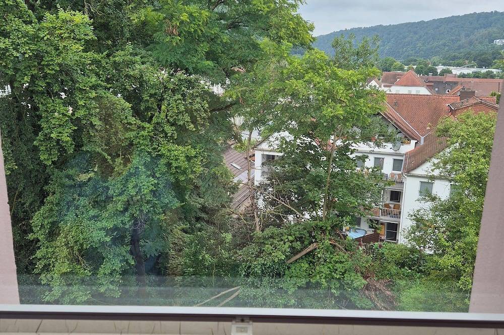 Ganze Wohnung, Gemütliche Dachgeschoss Ferienwohnung in Bad Karlshafen, Hessisches Bergland