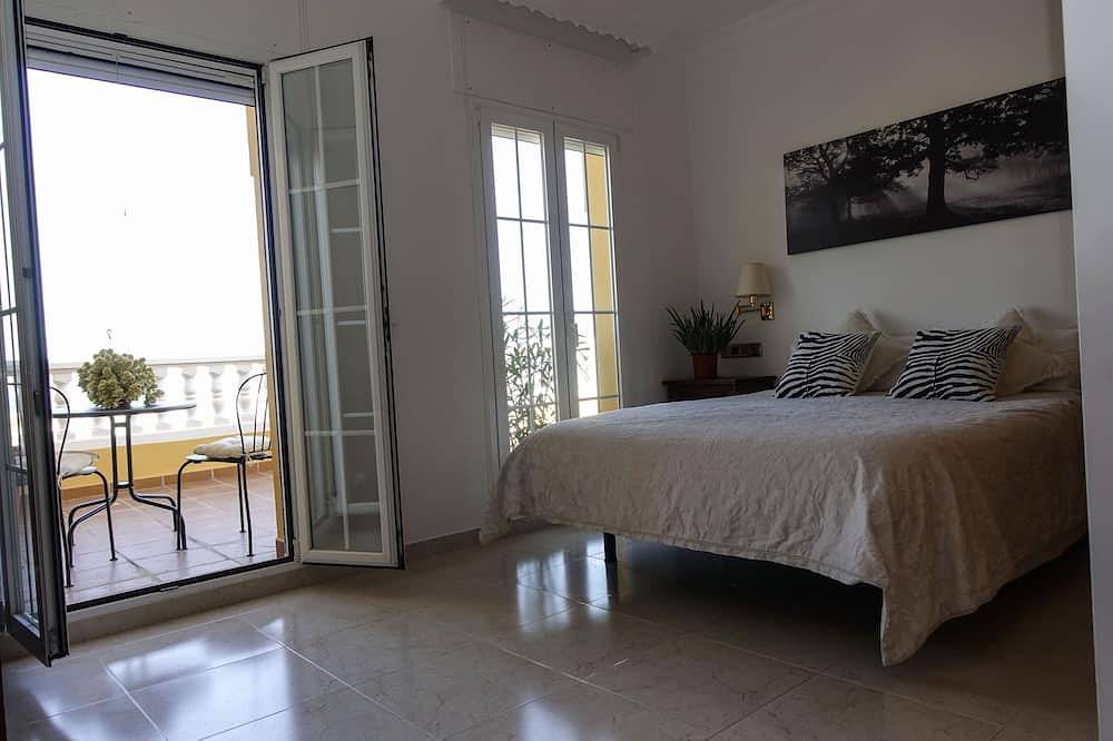 Villa mit Meerblick, privatem Pool, 7 Zimmern, 2 Wohnzimmern, 2 Küchen, 4 Badezimmern in La Viña (Torre del Mar), Vélez-Málaga