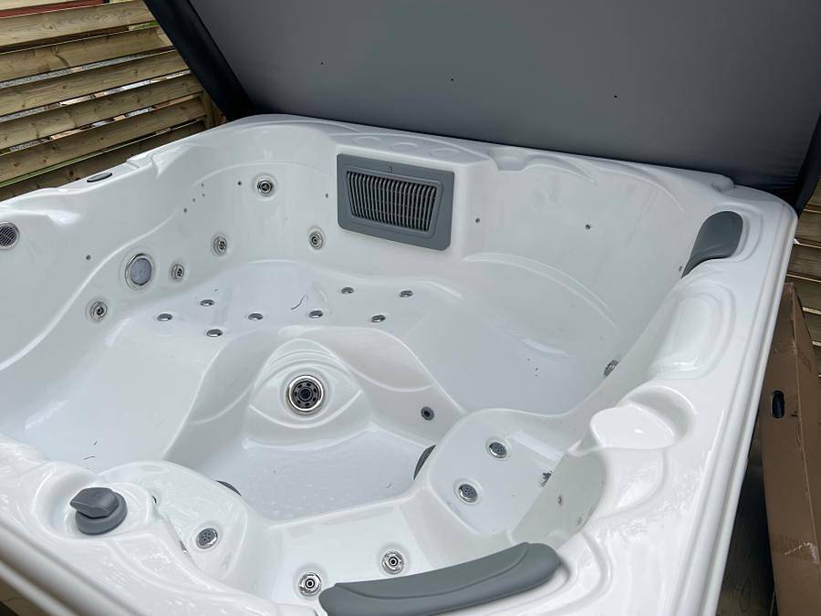 Camping Vallée de L'Indre - Mobilheim 4 personen - Mobilheim Premium "Spa" 4 pers clim 2 ch in Montbazon, Tours und Umgebung