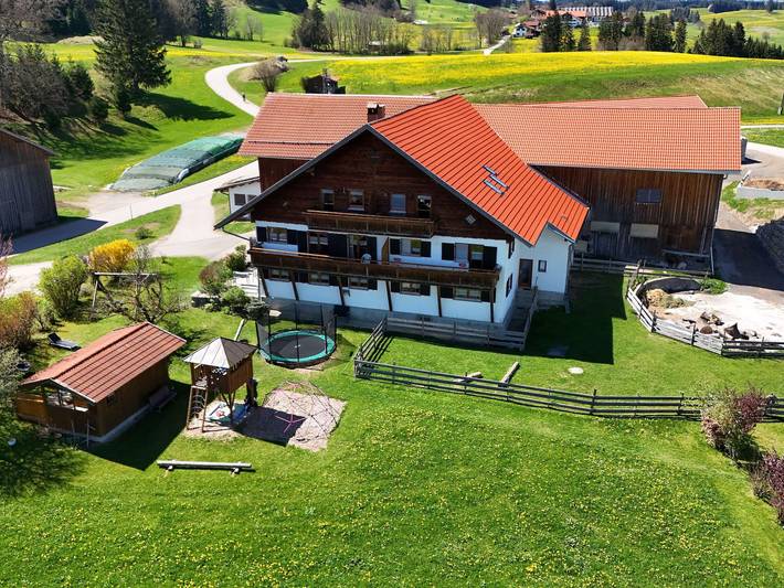 Ferienwohnung für 3 Personen, mit Terrasse und Garten in Seeg - 2