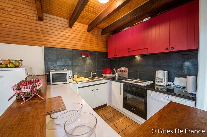 Gîte pour 4 personnes, avec jardin à Saint-Sauves-d'Auvergne - 2