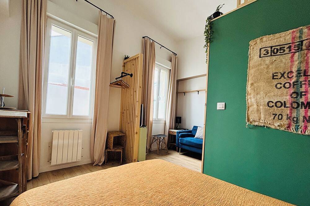 Entire apartment, 2-room apartment near Bordeaux in Talence, Bordeaux region