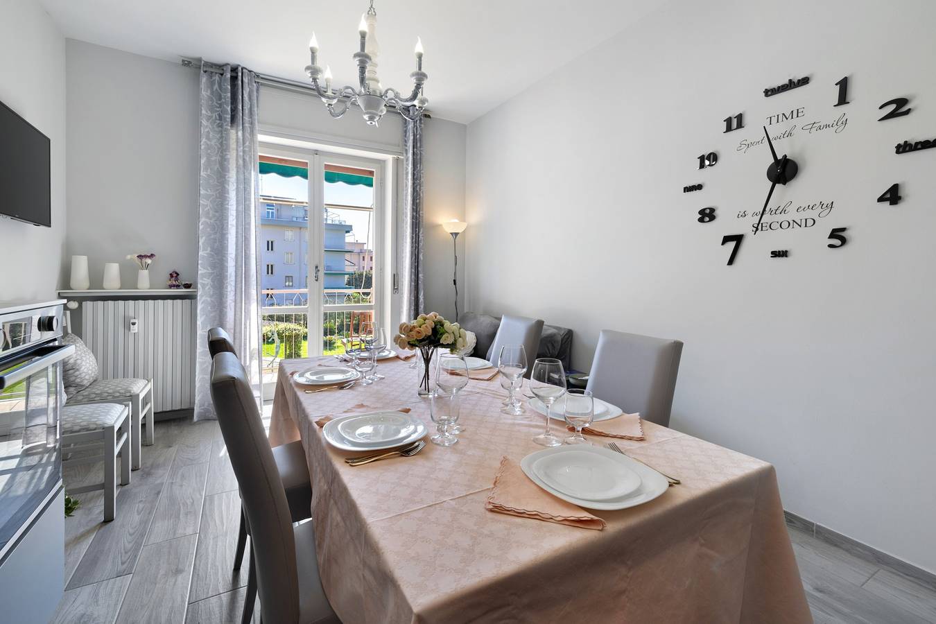 Appartamento intero, Appartamento 'Giaely' con balcone e aria condizionata in Borghetto Santo Spirito, Riviera di Ponente