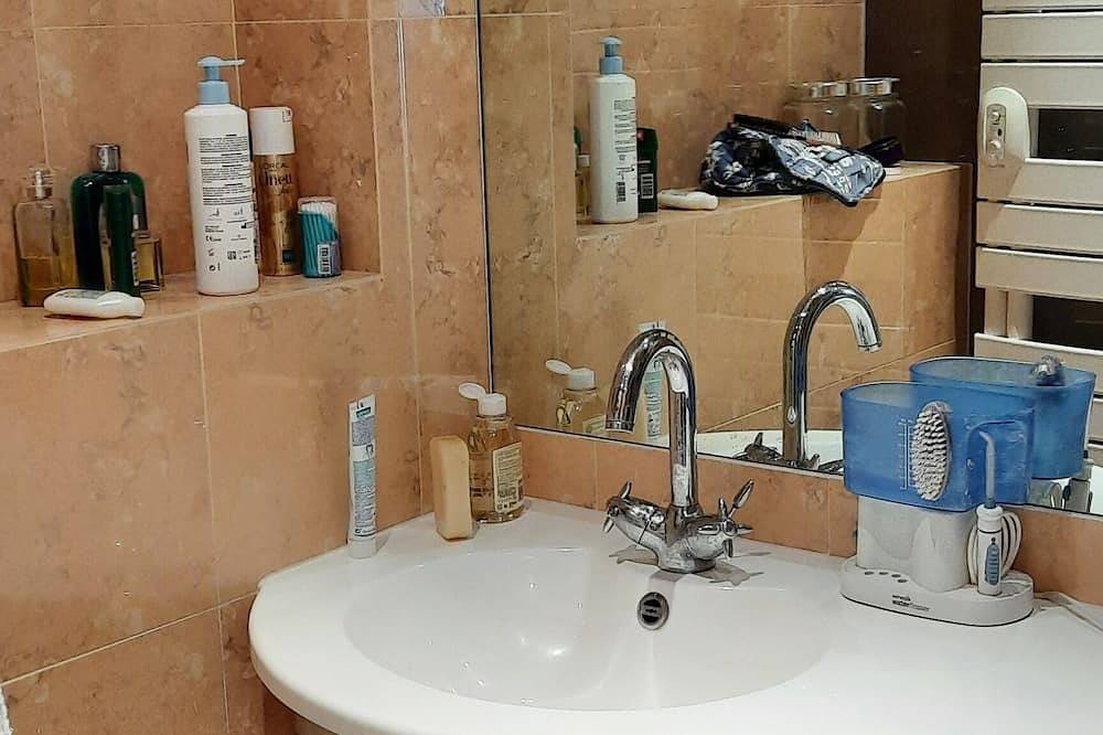 Entire apartment, Apartment on the Monaco border a few minutes' walk from the beaches in Beausoleil, Nice region