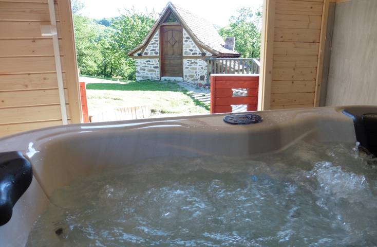 Gîte pour 6 personnes, avec jardin ainsi que jacuzzi et balcon à La Bastide-l'Évêque - 3