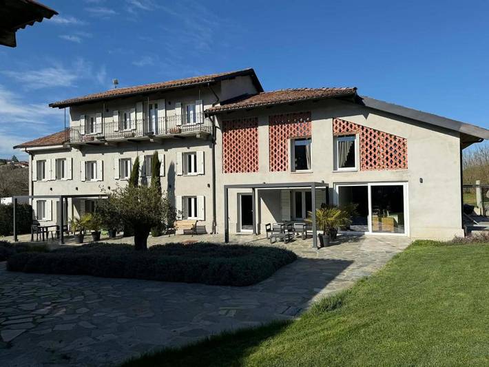 Appart’hôtel pour 2 personnes, avec Balcon et Terrasse ainsi que Jacuzzi et Jardin à Montegrosso d'Asti