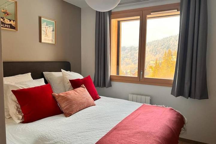 Ganze Wohnung, New 8/9-person ski-in/ski-out apartment on the Alpe d'Huez ski area in Oz, Nationalpark Écrins