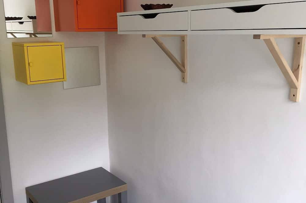Entire apartment, Modern 2 Bedroom Apartment in Menai Bridge great to explore Anglesey & Snowdonia in Menai Bridge, Snowdonia