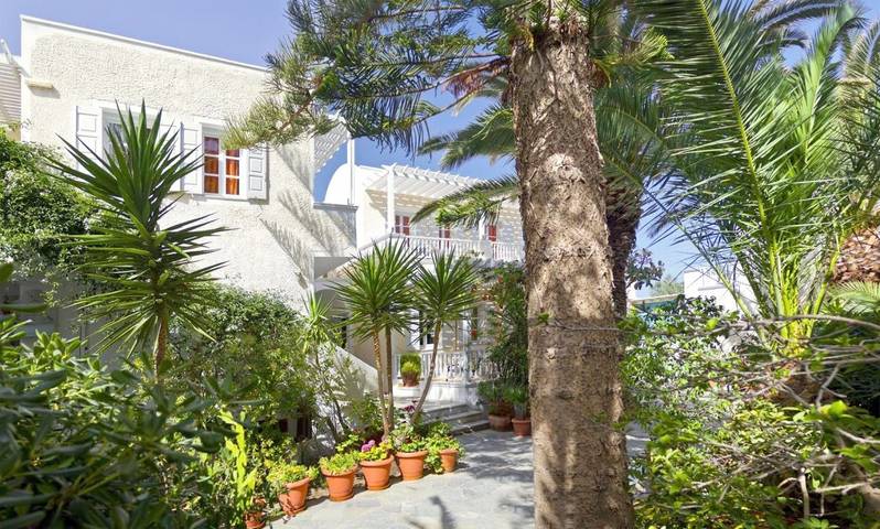 Apartahotel para 2 personas, con terraza y jardín en Santorini