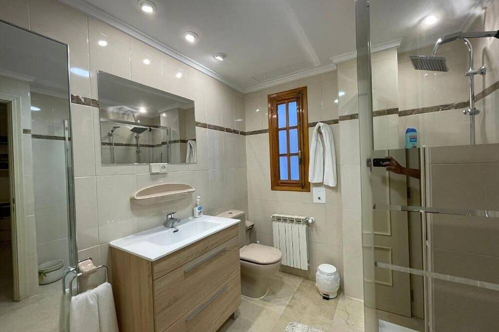 Ganze Wohnung, Apartment with Balcony Varone - City View Apartments near Circuito Cheste in Requena, Valencia Provinz