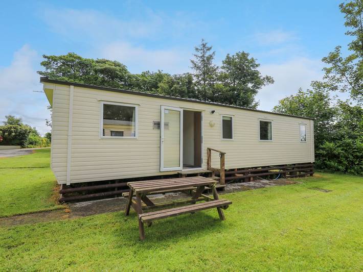 Caravan for 4 people, with garden, with pets in Pembrokeshire