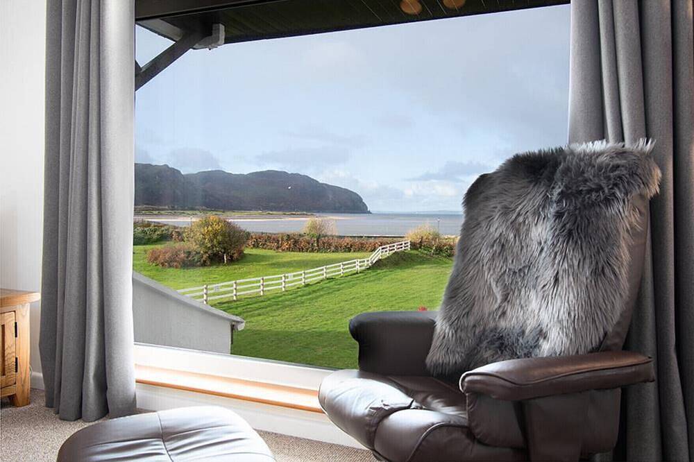 Glan Afon - Two Bedroom Cottage, Sleeps 4 in Deganwy, Conwy region