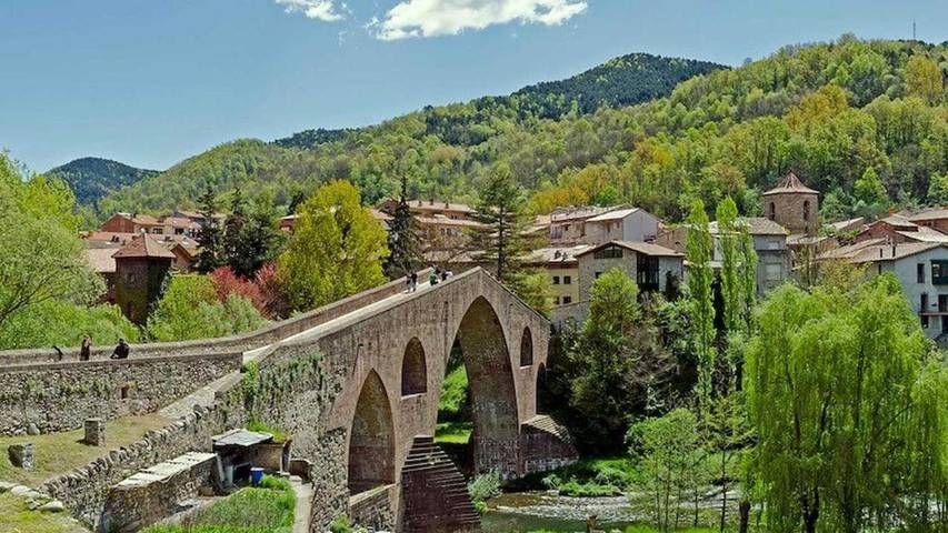 Gîte pour 4 personnes, avec Balcon ainsi que Terrasse et Vue à Sant Joan de les Abadesses - 4
