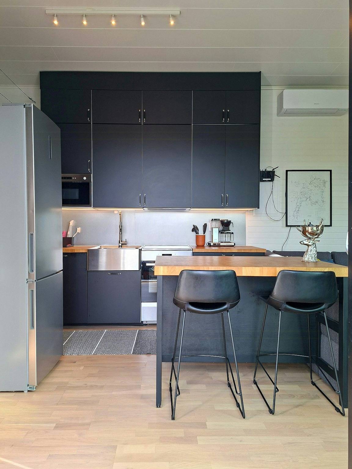 Cottage with lake view and boating on Lake Storsjön in Gästrikland