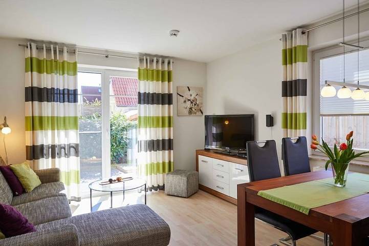 Entire apartment, Modern and cozy comfort vacation apartment with terrace, only 250 m to the beach in Ostseebad Rerik, Rerik