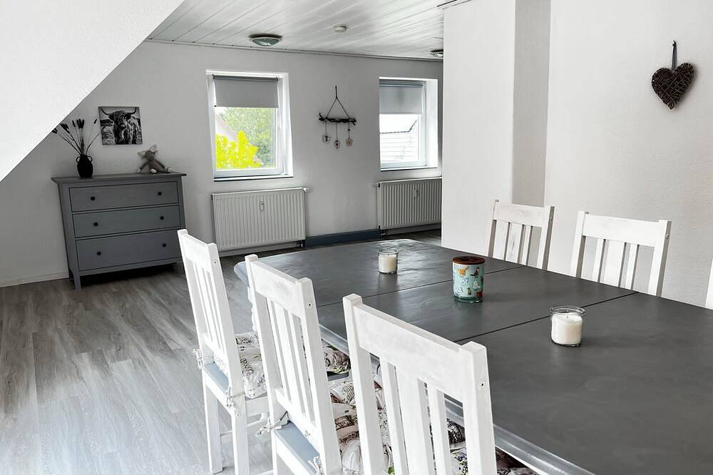 Ganze Wohnung, Moderne Ferienwohnung mit großem Balkon in Königslutter am Elm! Hunde willkommen in Königslutter am Elm, Braunschweig und Umgebung