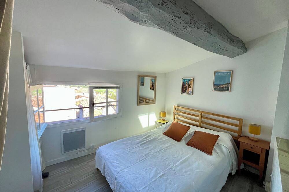 Appartement entier, Charmant studio lumineux avec coin nuit au cœur du village de La Cadière-d'Azur in La Cadière-d'Azur, Côte méditerranéenne (France)