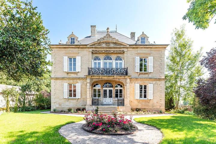 Location de vacances pour 15 personnes, avec sauna ainsi que terrasse et jacuzzi dans Mangiennes