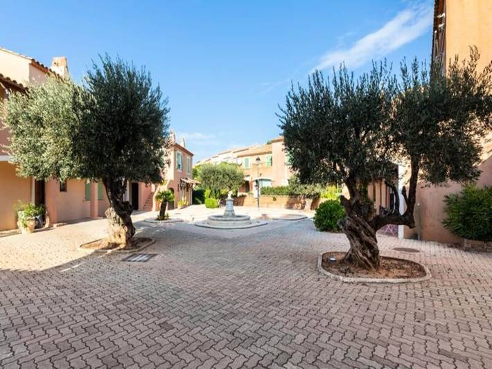 Appartement de vacances pour 4 personnes, avec piscine et terrasse, animaux acceptés