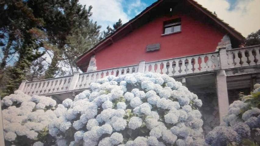 Casa de vacaciones para 5 personas, con Balcón y Terraza además de Jardín y Vistas al lago en Muros de Nalón