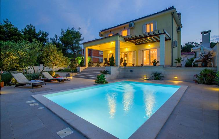 Urlaub am Meer: 1 km zum Strand, Pool, Terrasse, WLAN & Küche! in Kukljica, Insel Ugljan