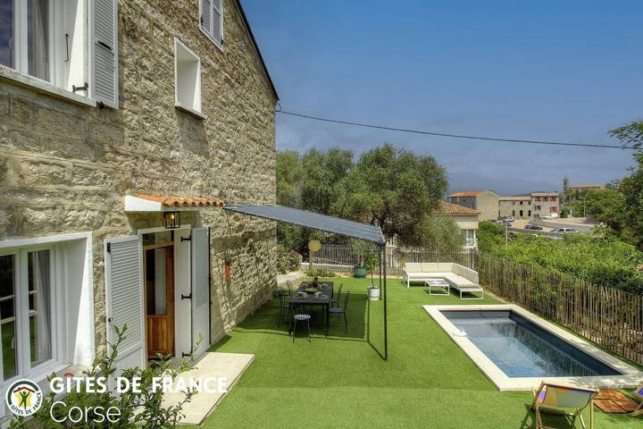 Casa de huéspedes para 4 personas, con jardín además de piscina y terraza - 1