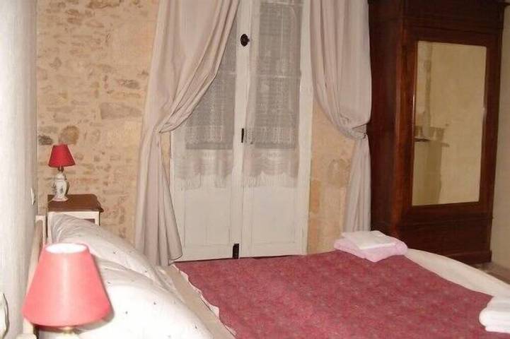 Gîte pour 6 personnes, avec terrasse ainsi que jardin et piscine à Thonac - 2