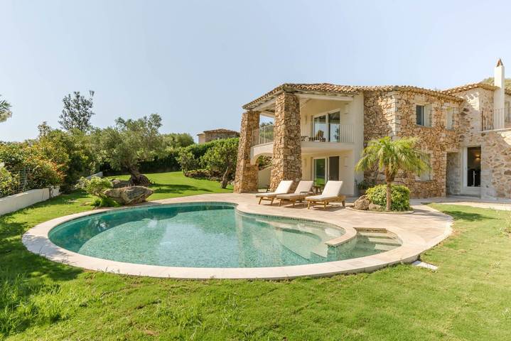 Villa per 10 persone, con piscina e giardino a Costa Rei