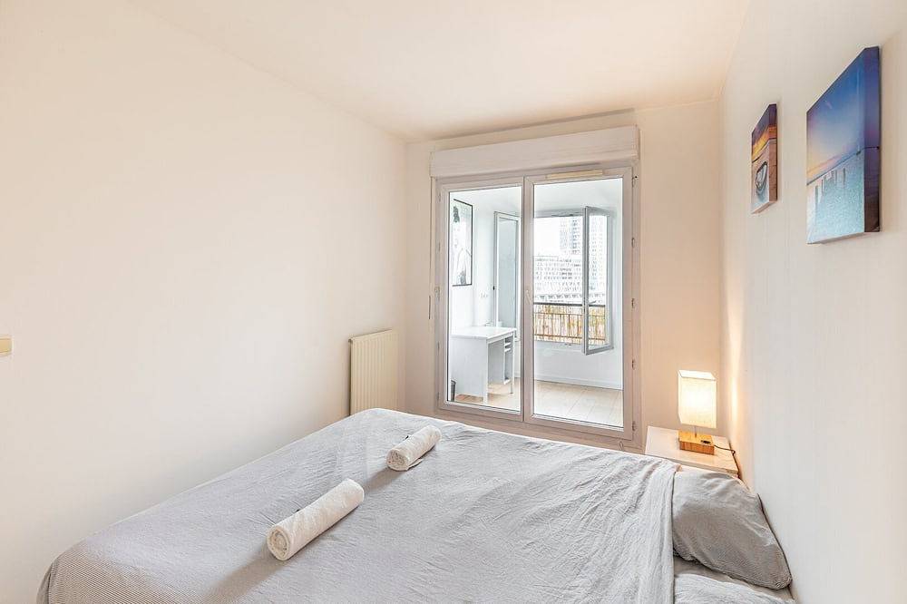 Entire apartment, Guestready - A Spacious apt near Eiffel Tower in Courbevoie, Hauts-de-Seine