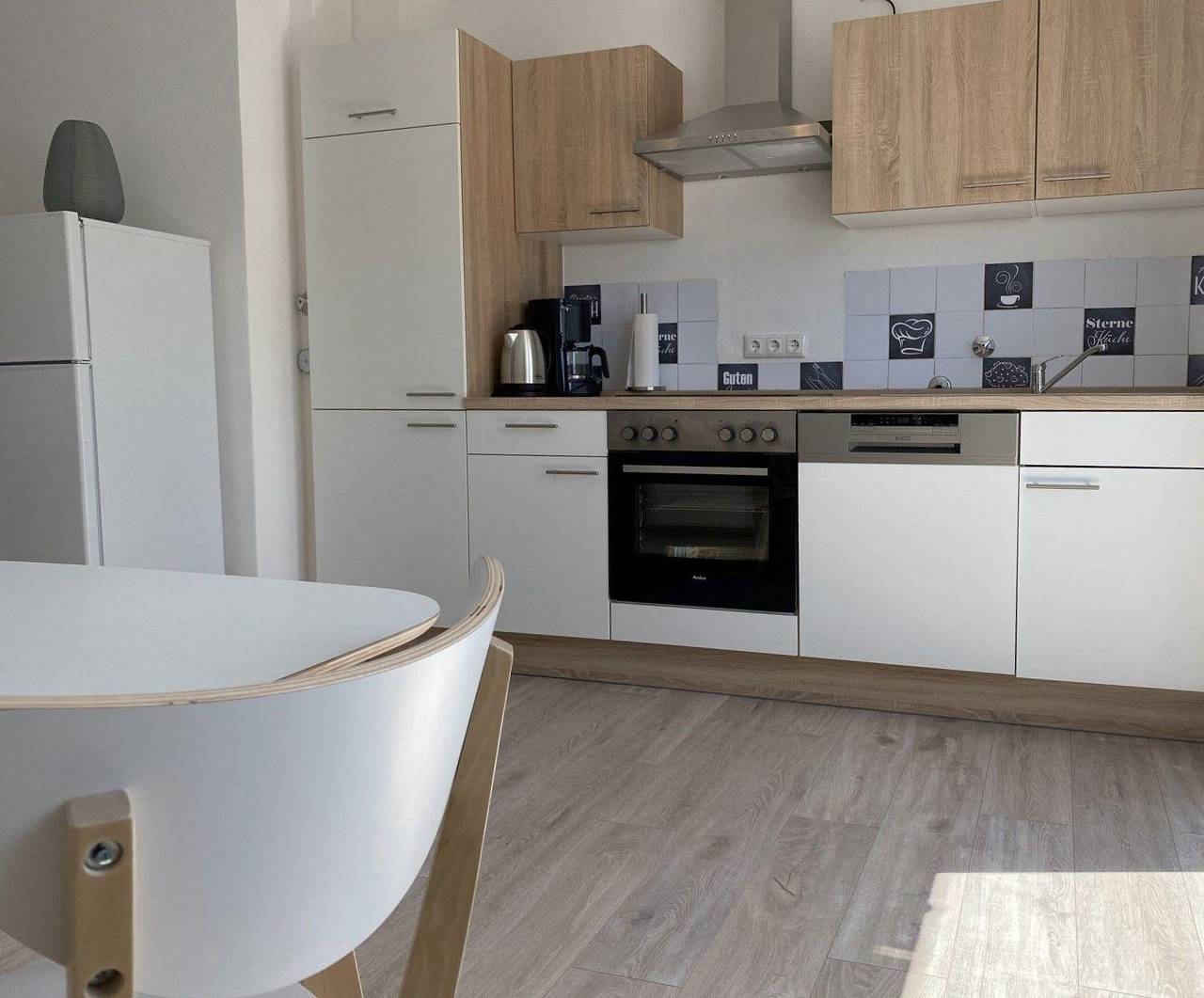 Ganze Ferienwohnung, Sad151 Moderne Monteurwohnung mit Balkon in Schwandorf, Ostbayern