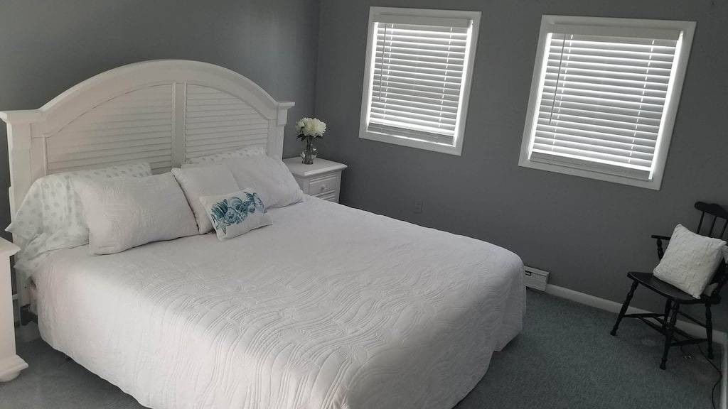 Fenwick Island Beach Cottage 15 W Essex, Pet Friendly, Boat Dock, Kayaks & more in Fenwick Island, Sussex County (Delaware)