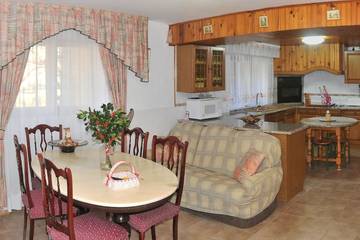 Gîte pour 5 personnes, avec balcon et jardin, animaux acceptés à Luzenac