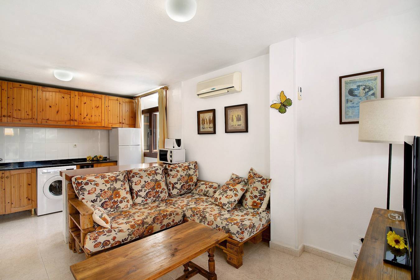 Entire apartment, Vacation Apartment 'Apartamento Junto A La Playa' with Wi-Fi and Air Conditioning in Playa de Puerto Rico, South Gran Canaria