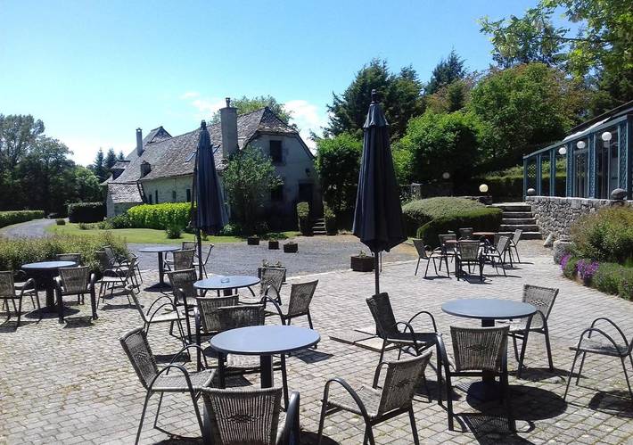 Gîte pour 2 personnes, avec terrasse ainsi que piscine et jardin, animaux acceptés à Soulages-Bonneval - 3