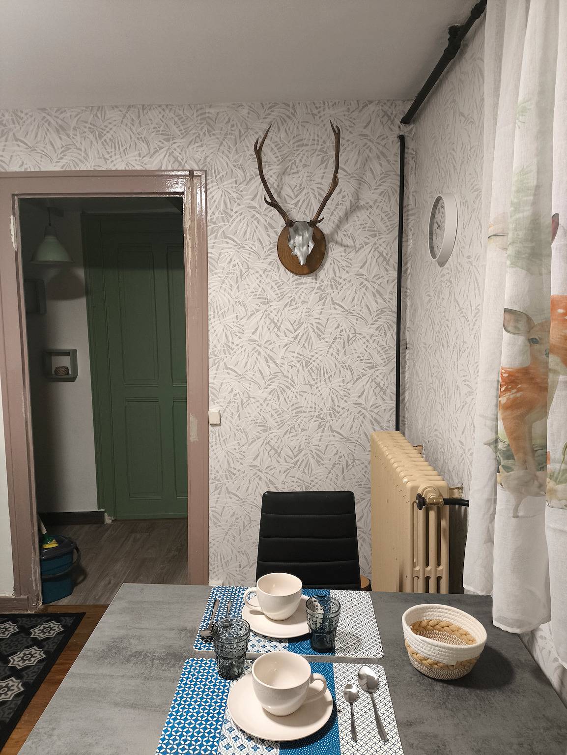 Appartement entier, Appartement 'Cecile' avec vue sur la montagne, jardin privé et Wi-Fi in Valserhône, Nantua