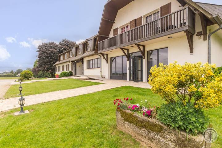 Apartamento vacacional entero, Apartamento de vacaciones para 31 personas con jardín in Le Teilleul, Avranches region