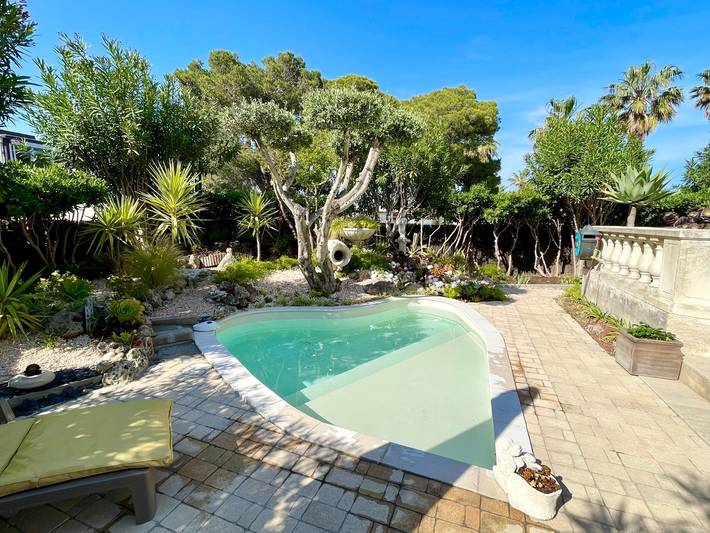 Location de vacances pour 6 personnes, avec jardin et balcon dans Casino De Cavalaire