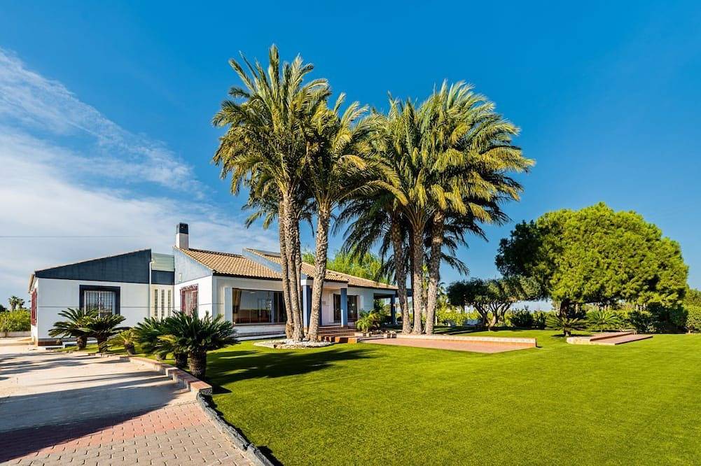 El Bancalito—A Farmhouse with a Pool for Groups in Orihuela, Costa Blanca