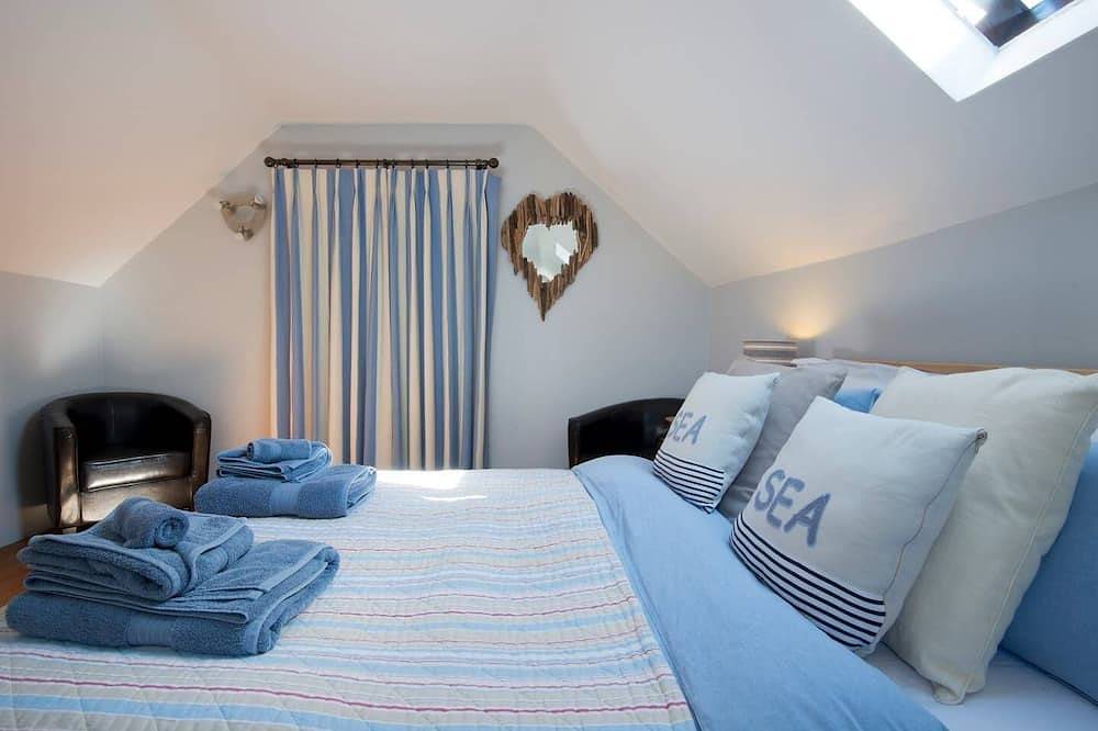 Beach themed Annexe close to Chichester, West Wittering beach and Goodwood in Hunston, West Sussex