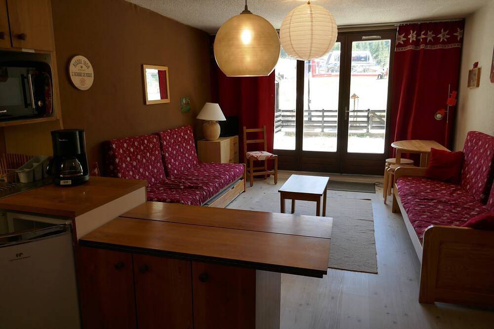 Appartement entier, Risoul 1850 Appart 6 pers max, exceptional location on the slopes in Station de Risoul, Risoul