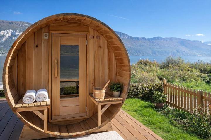 Villa pour 4 personnes, avec vue et vue sur le lac ainsi que sauna et jardin