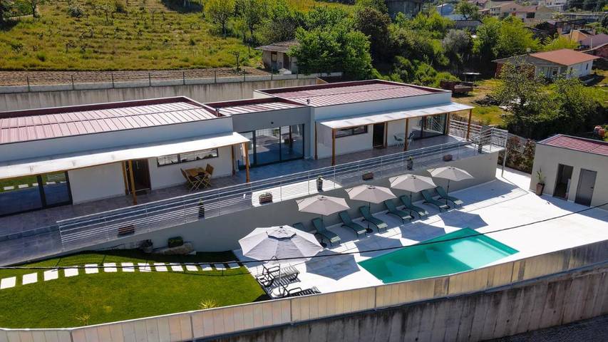 Apartamento de férias para 4 pessoas, com jardim e piscina e ainda vista em Chaves