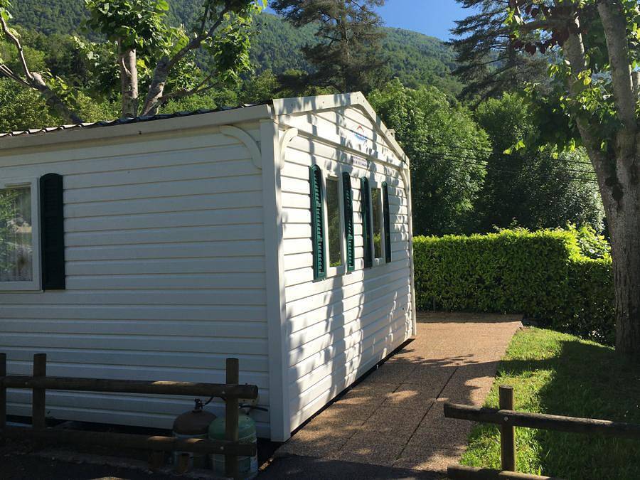 Camping Du Valentin - Mobilhome 2 personas - Malin 2P - 1 dormitorio, con vistas a la montaña in Laruns, Béarn